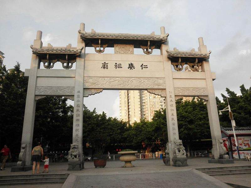 公園景區(qū)石牌坊